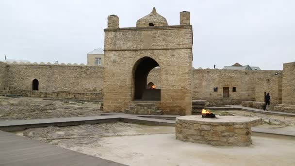 Personas Que Visitan Templo Ateshgah Baku Azerbaijan — Vídeos de Stock