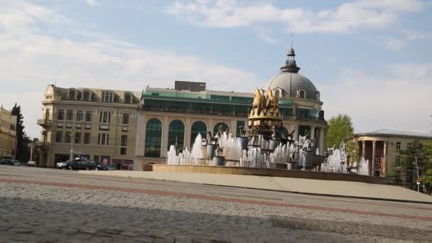 Denkmal Der Goldenen Pferde Und Des Brunnens Kutaisi Georgien — Stockvideo