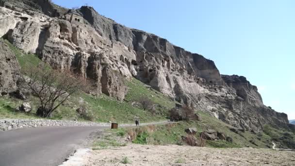 Zdjęcia Miasta Jaskiniowego Wykopane Skałach Vardzia Gruzja — Wideo stockowe
