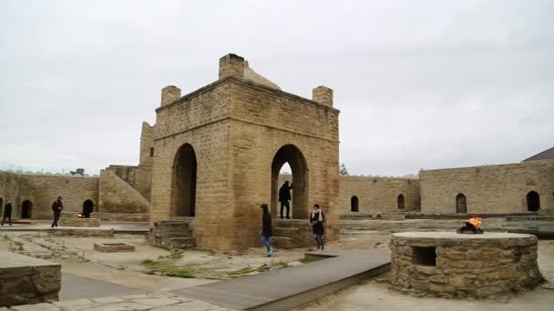 Mensen Die Ateshgah Tempel Bezoeken Bakoe Azerbeidzjan — Stockvideo