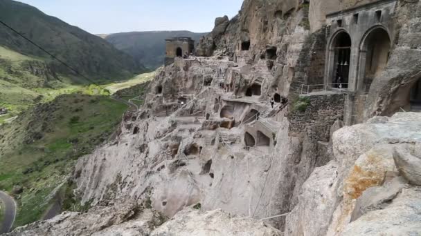 Aufnahmen Der Höhlenstadt Die Felsen Vardzia Georgien Ausgegraben Wurde — Stockvideo