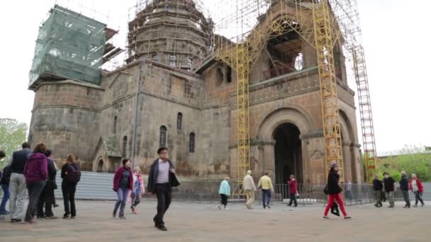 Turistas Que Visitan Echmiadzin Templo Antiguo Cristiano Más Antiguo Armenia — Vídeos de Stock