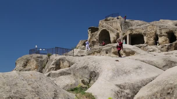 People Walking Ancient Rock Hewn Town Uplistsikhe Eastern Georgia — Stock Video