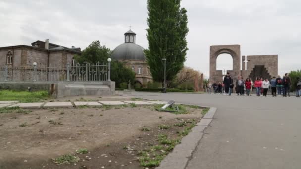 Turista Látogat Echmiadzin Legrégebbi Keresztény Antik Templom Örményországban — Stock videók