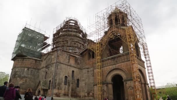 Turister Som Besöker Echmiadzin Äldsta Kristna Antika Templet Armenien — Stockvideo