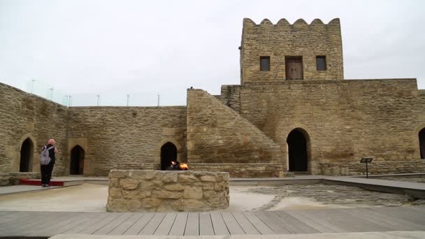 Pessoas Que Visitam Templo Ateshgah Baku Azerbaijan — Vídeo de Stock