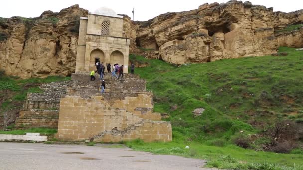 Images Mausolée Antique Près Patrimoine Montagne Diri Baba Azerbaïdjan — Video