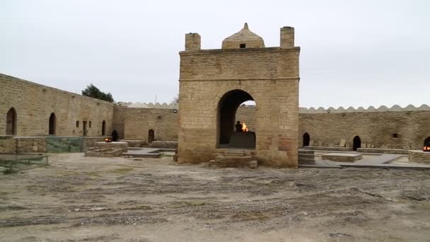 Personas Que Visitan Templo Ateshgah Baku Azerbaijan — Vídeo de stock