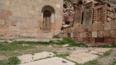 dağdaki eski manastır Noravank'ın görüntüleri, Ermenistan 