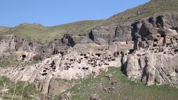 Beelden Van Grot Stad Opgegraven Rotsen Vardzia Georgië — Stockvideo