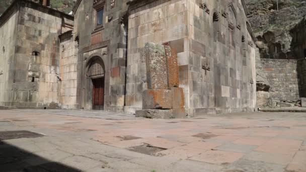 格格哈德老修道院在山区的镜头 亚美尼亚 — 图库视频影像