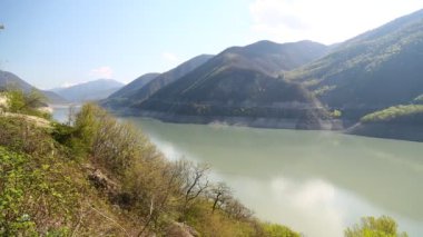  nehir yakınındaki göl arazi