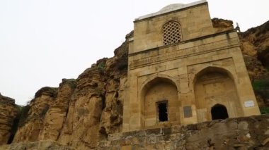 Diri Baba, Azerbaycan'da dağ mirası yakınında antik anıt mezar görüntüleri