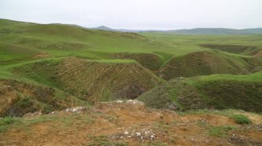 Diri Baba, Azerbaycan'da dağ mirası yakınında antik anıt mezar görüntüleri