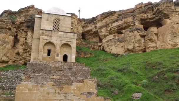 Images Mausolée Antique Près Patrimoine Montagne Diri Baba Azerbaïdjan — Video