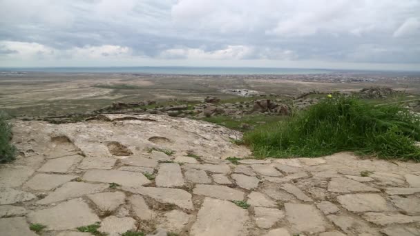 유네스코 고부스탄 아제르바이잔에 골동품 시대의 동굴의 — 비디오