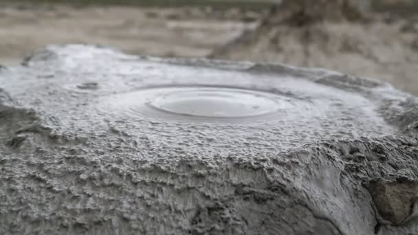 戈布斯坦火山土地和阿塞拜疆的液体沸腾泥浆 — 图库视频影像
