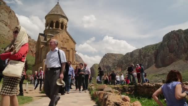 Armenia Noravank Circa Maio 2019 Pessoas Não Identificadas Perto Mosteiro — Vídeo de Stock