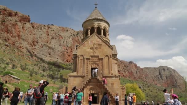 Armenië Noravank Circa 2019 Mei Ongeïdentificeerde Mensen Buurt Van Het — Stockvideo