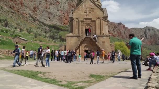 Armenia Noravank Circa Maio 2019 Pessoas Não Identificadas Perto Mosteiro — Vídeo de Stock