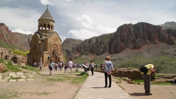 Вірменія Noravank Близько Травня 2019 Невідомі Люди Біля Античного Монастиря — стокове відео