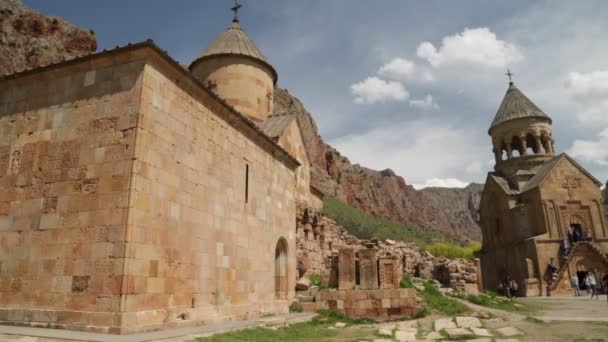 Armenia Noravank Circa Maio 2019 Pessoas Não Identificadas Perto Mosteiro — Vídeo de Stock