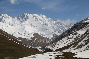  Kafkas topraklarında dağ