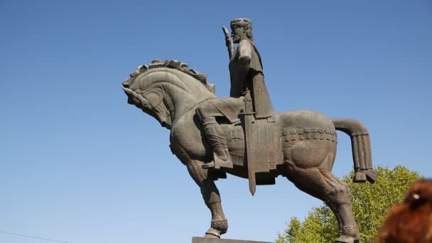 Denkmal Des Menschen Auf Dem Pferd Tiflis Georgien — Stockvideo