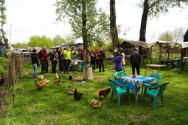  mülteci köyünde kimliği belirsiz insanlar