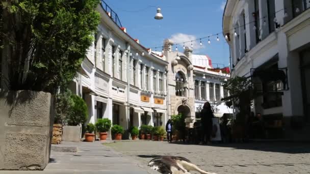 Pessoas Que Andam Rua Velha Cidade Europeia — Vídeo de Stock