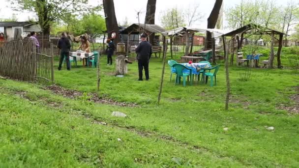 Armenien Mai 2019 Menschen Flüchtlingsdorf — Stockvideo