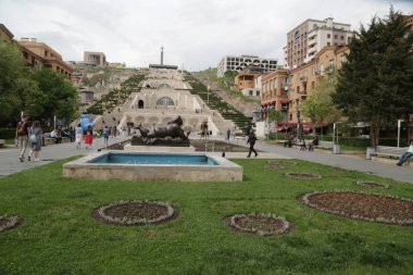 şehir merkezi yakınında tanımlanamayan kişiler