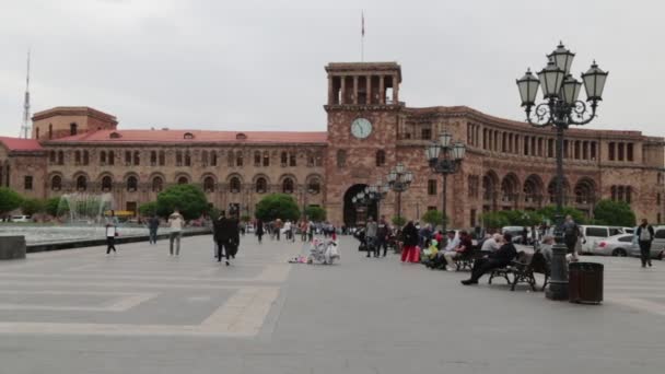 Armenia Yerevan May 2019 Tourists Walking City Center — стоковое видео