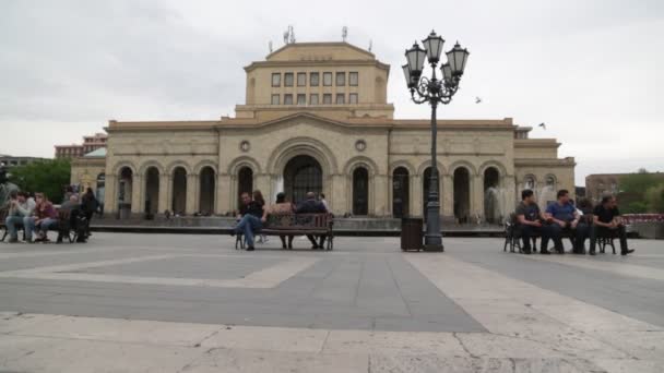 アルメニア エレバン 2019年5月 市内中心部を歩く観光客 — ストック動画