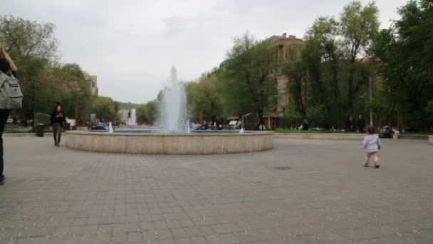 Armenia Yerevan May 2019 Tourists Walking City Center — Stock Video