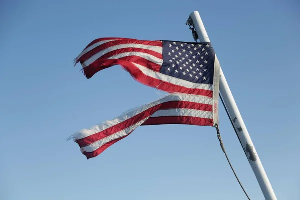Usa η κυματιστή σημαία στον ουρανό — Φωτογραφία Αρχείου