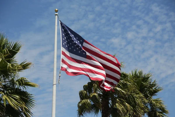 The waving flag in the sky — Stock Photo, Image