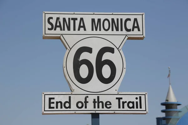 Santa monica the beach and the pier — Stock Photo, Image