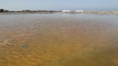 Sicilya, İtalya 'nın güzel deniz kıyılarının manzaralı görüntüleri.