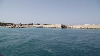 Sicilya, İtalya 'nın güzel deniz kıyılarının manzaralı görüntüleri.