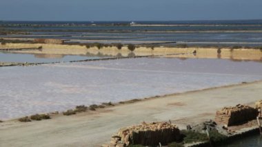 Sicilya, İtalya 'nın güzel deniz kıyılarının manzaralı görüntüleri.