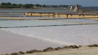 Sicilya, İtalya 'nın güzel deniz kıyılarının manzaralı görüntüleri.