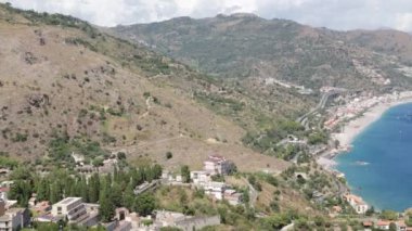 Sicilya, İtalya 'nın güzel deniz kıyılarının manzaralı görüntüleri.