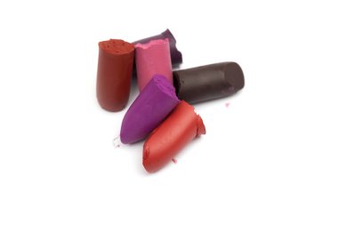 beyaz zemin üzerine ruj