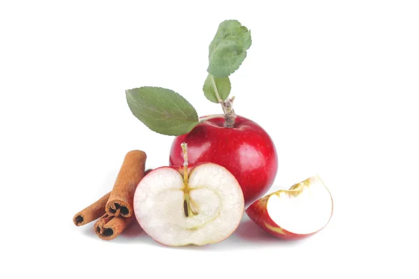 Ένα Όμορφο Ζευγάρι Φρέσκο Κόκκινο Μήλο Πράσινα Φύλλα Και Ένα — Φωτογραφία Αρχείου