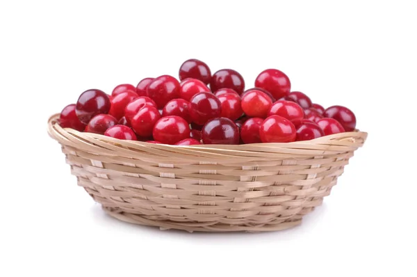 Reife Rote Frische Kirsche Einem Weidenkorb Auf Weißem Hintergrund — Stockfoto