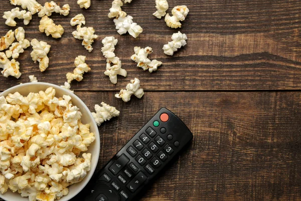 Palomitas Maíz Distancia Sobre Fondo Madera Marrón Concepto Ver Películas — Foto de Stock