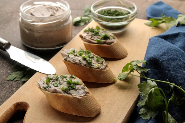 Paté Hígado Pollo Casero Fresco Con Verduras Sobre Pan Sobre — Foto de Stock