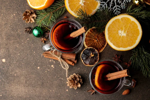 Hot Mulled Wine Cinnamon Orange Glass Cups Christmas Decorations Dark — Stock Photo, Image