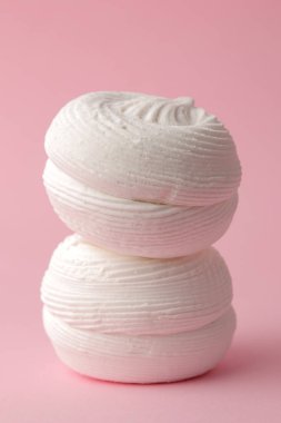 Tatlı beyaz hatmi parlak bir moda pembe yakın çekim yuvarlak. Tatlılar. tatlı.